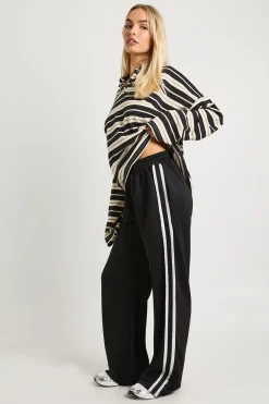 Jogger en tricot à jambe droite avec bande latérale en dentelle