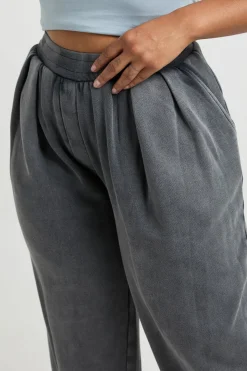 Jogger Grande Taille Taille Mi-haute À Plis Et Jambe Large Effet Délavé
