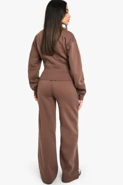 Jogger à jambe droite avec détail de couture