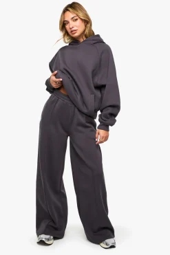 Jogger à jambe droite avec détails pintuck