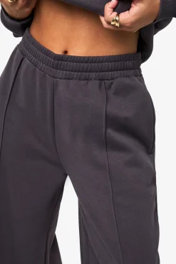 Jogger à jambe droite avec détails pintuck