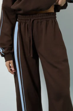 Jogger à jambes droites aux détails rayés