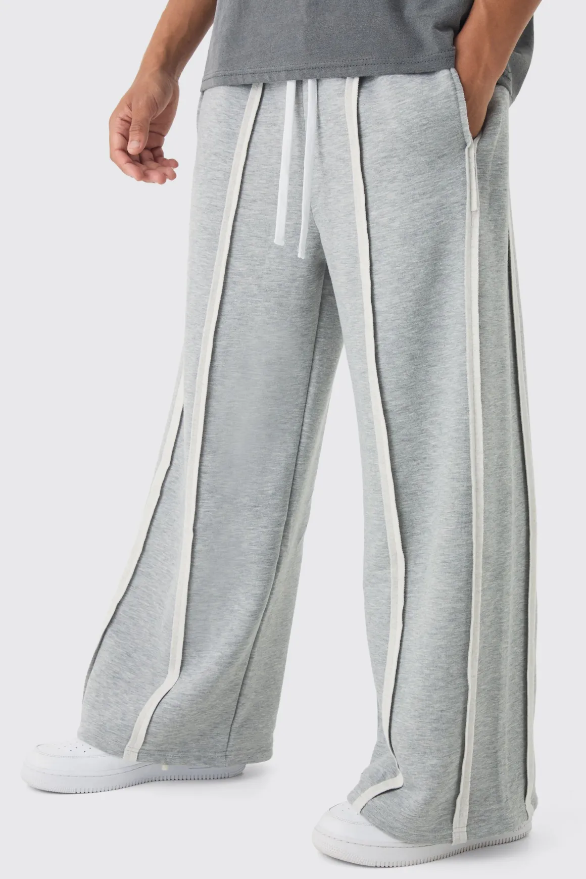 Jogger à jambes ultra larges et couture exposée
