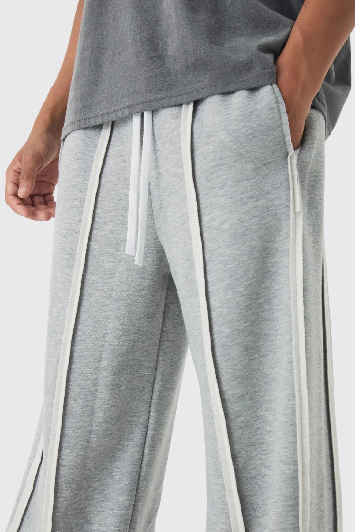 Jogger à jambes ultra larges et couture exposée