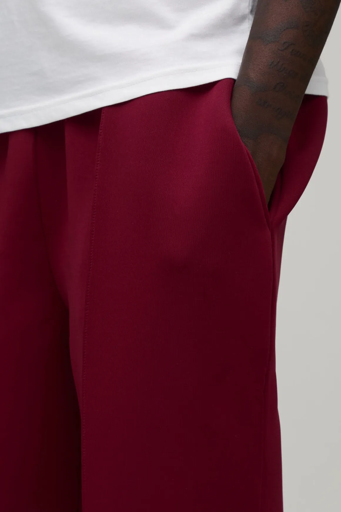 Joggers ample, en tissu scuba assemblé, à chevilles retroussées