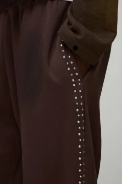 Joggers à coupe ample ornés de strass et traités au lavage par pulvérisation