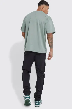 Jogger slim fit à taille élastiquée et multiples poches cargo