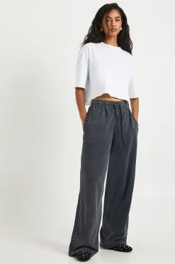 Joggers Petite À Jambes Droites Avec Double Bande Et Clous Effet Délavé
