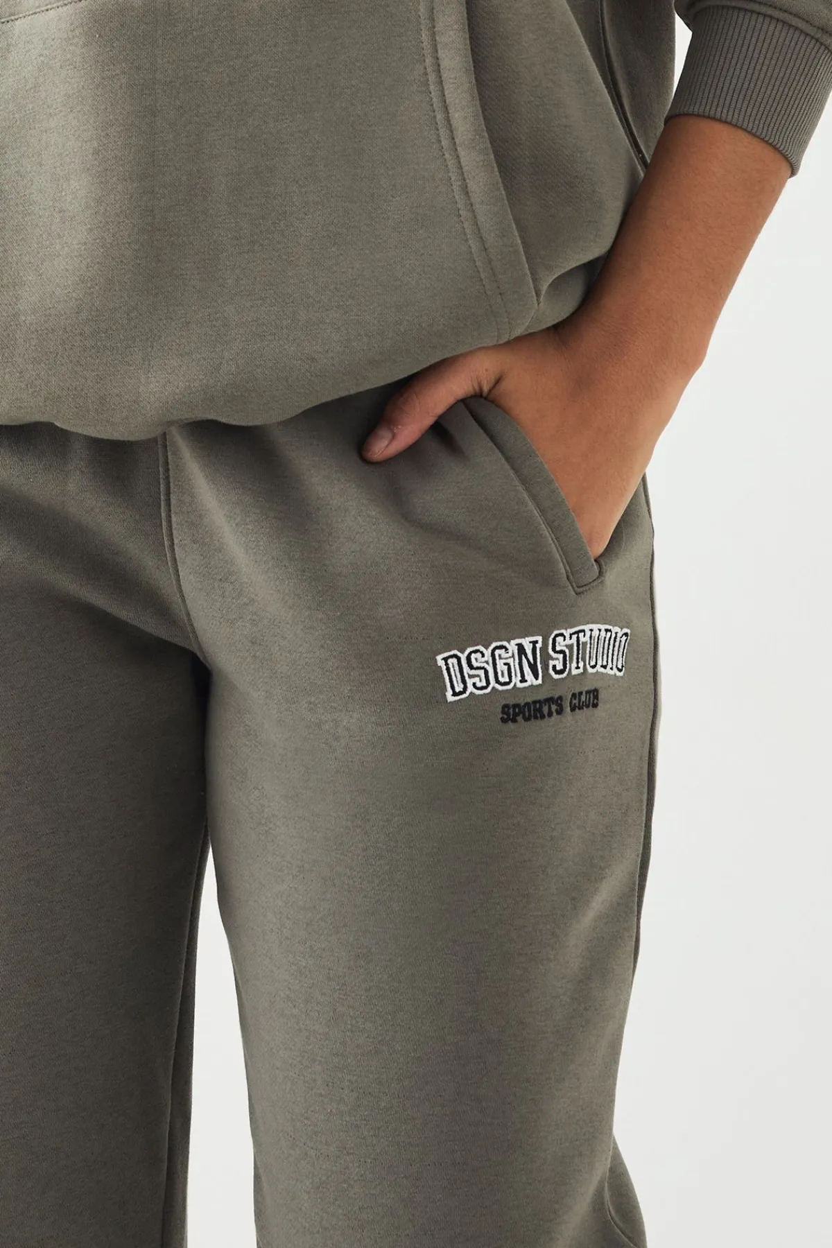DSGN Studio Jogging avec Appliqué et Chevilles Resserrées Coupe Ample<Femme Pantalons|Dsgn Studio