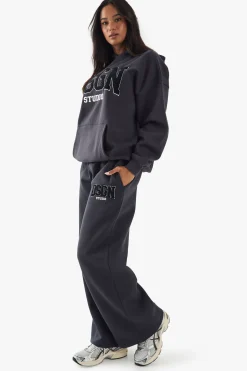 Jogging DSGN Studio en Tissu Éponge avec Appliqué Coupe Droite
