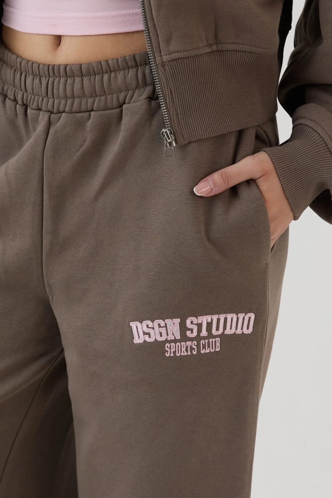 Jogging Dsgn Studio À Jambe Droite Avec Appliqué