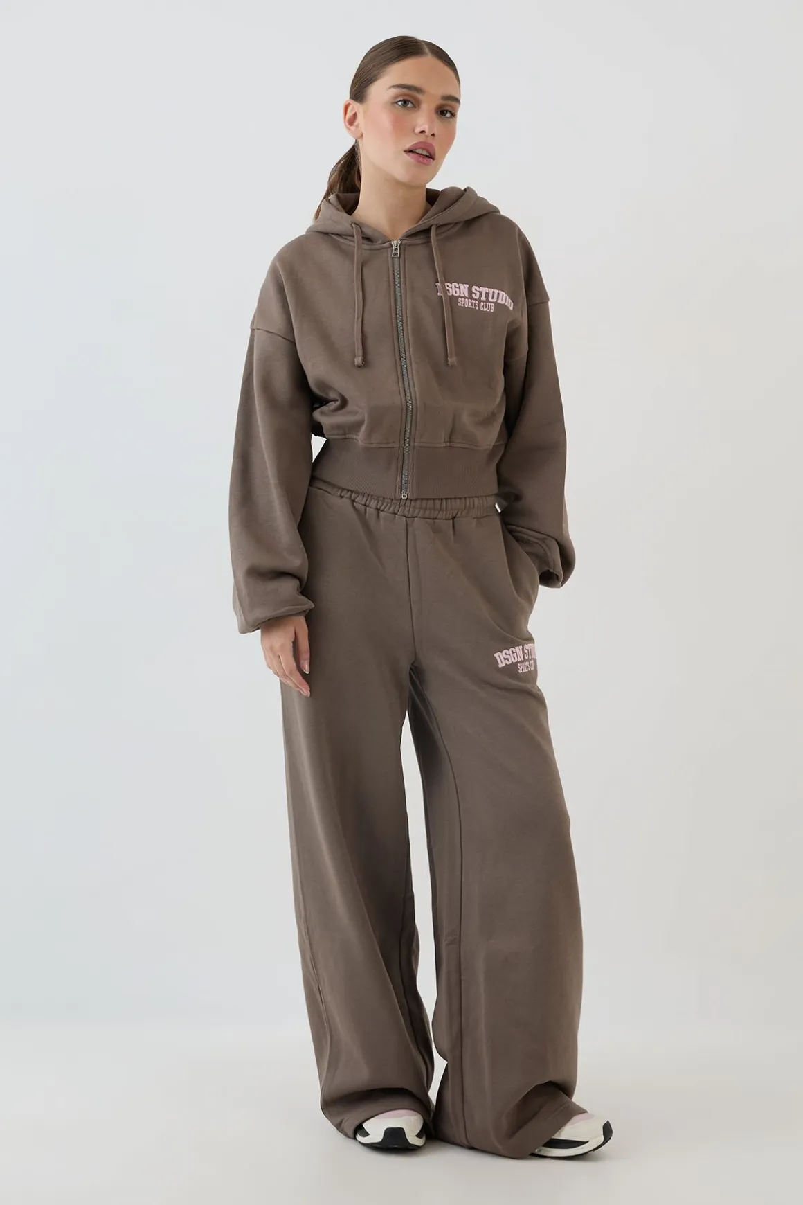 Jogging Dsgn Studio À Jambe Droite Avec Appliqué