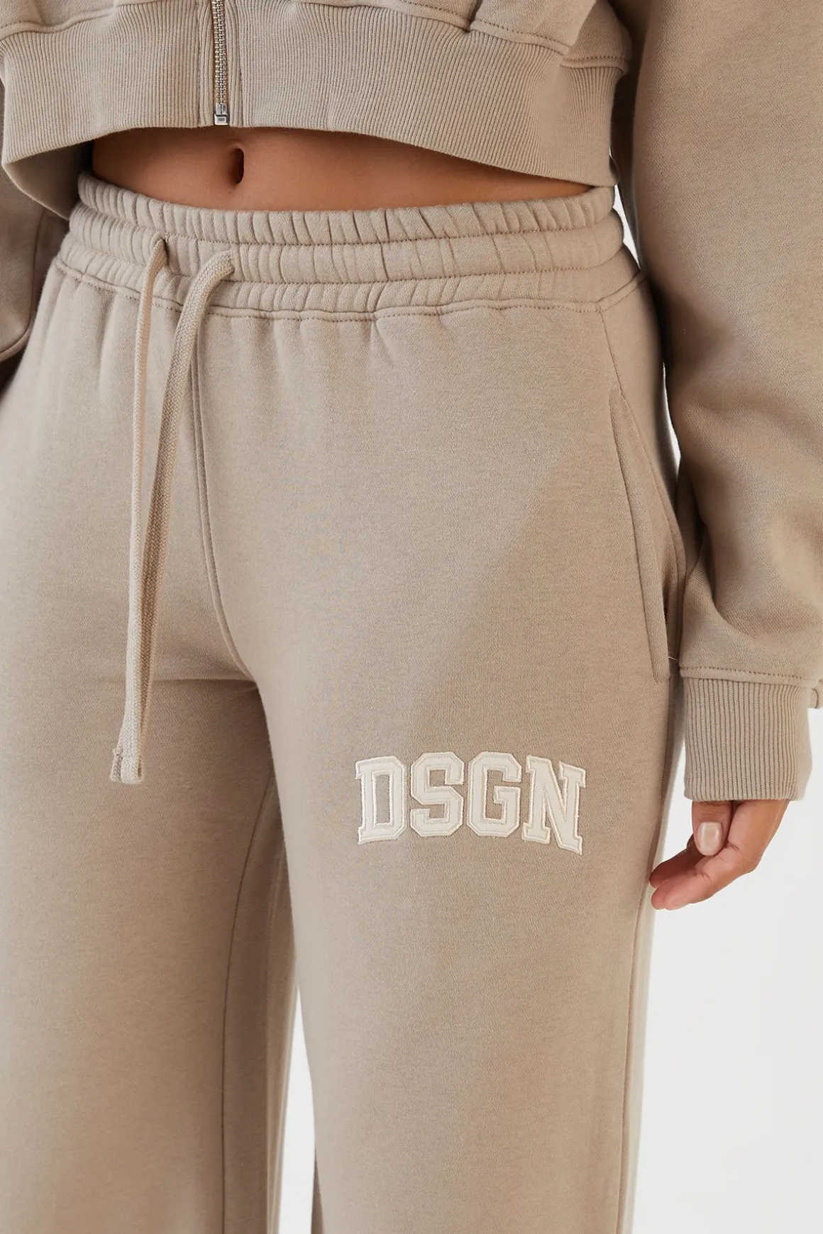 Jogging Dsgn Studio À Jambe Droite Avec Appliqué