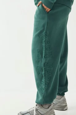 Jogging DSGN Studio Sport Training Club Coupe Oversize avec Chevilles Resserrées