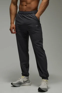 boohooMAN Jogging Homme Active Perforé Coupe Regular avec Bords-Côtes<Homme/Femme Tout Afficher|Tout Afficher Activewear
