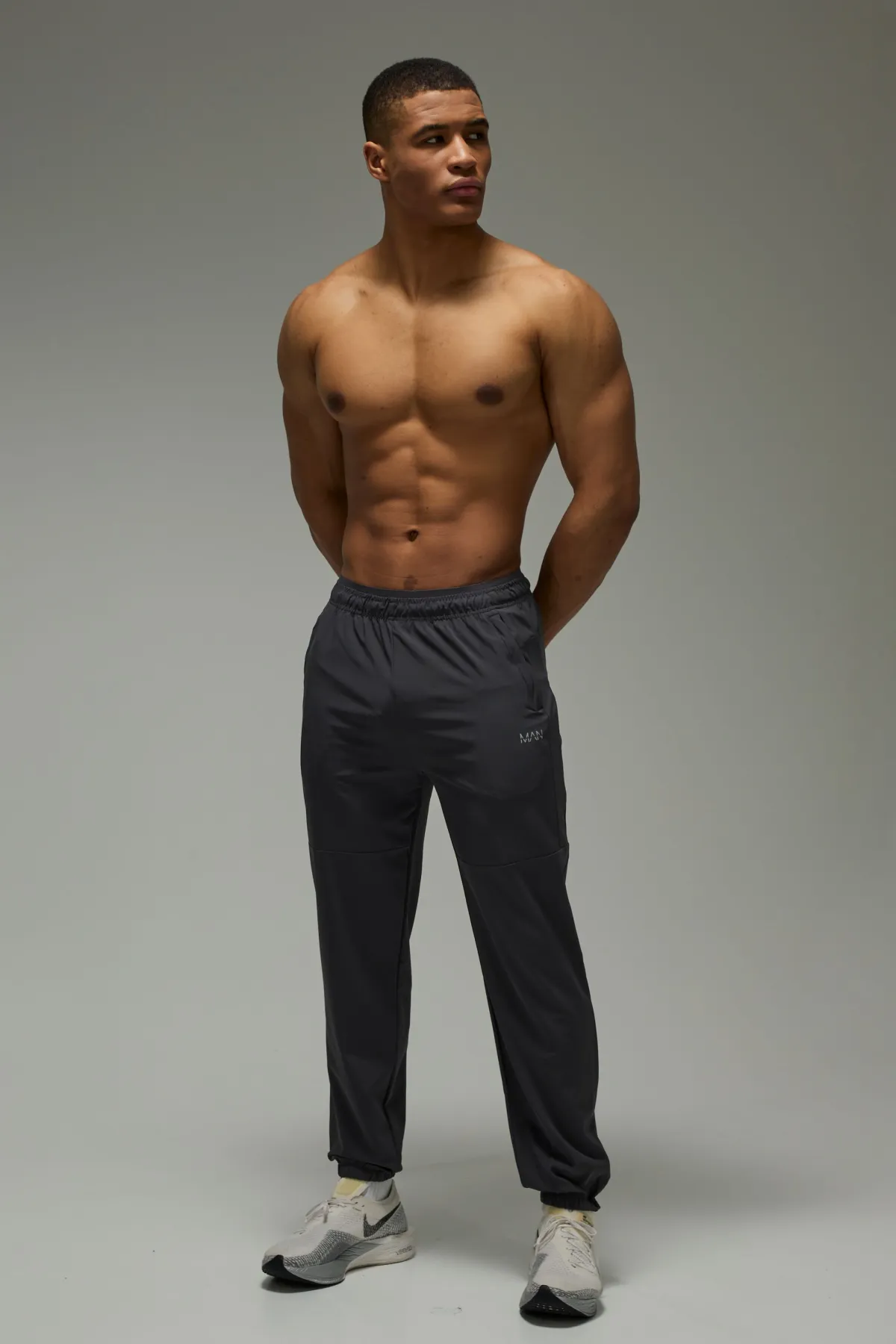 boohooMAN Jogging Homme Active Perforé Coupe Regular avec Bords-Côtes<Homme/Femme Tout Afficher|Tout Afficher Activewear