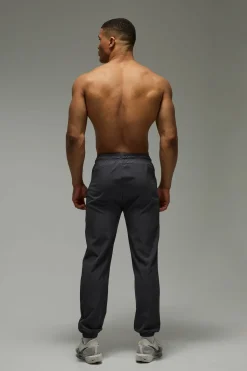 boohooMAN Jogging Homme Active Perforé Coupe Regular avec Bords-Côtes<Homme/Femme Tout Afficher|Tout Afficher Activewear