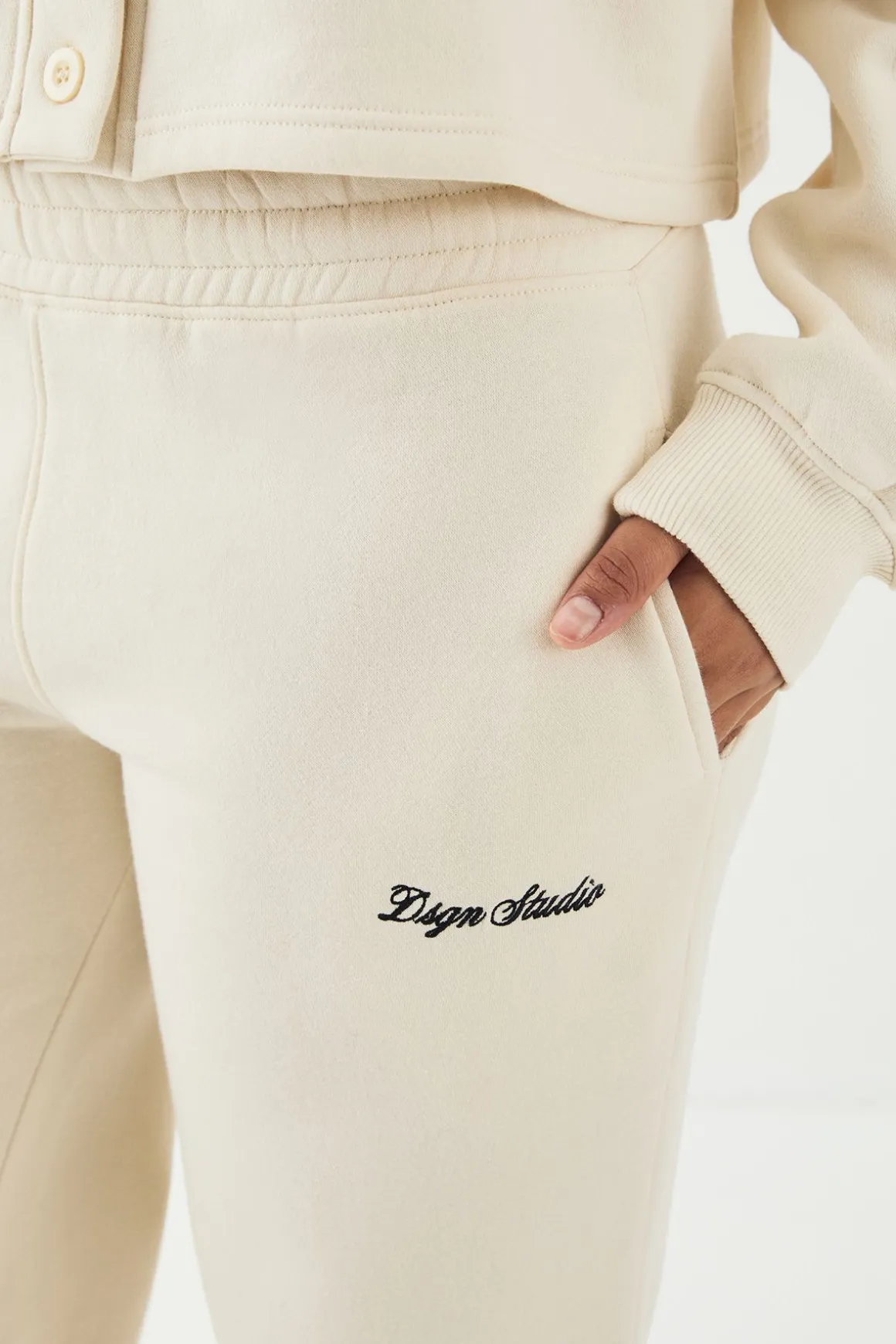 Jogging Jambe Droite DSGN Studio