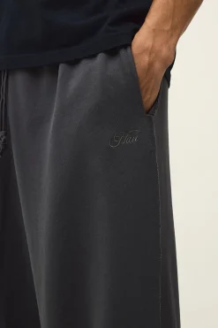 boohooMAN Jogging À Jambes Extra Larges En Molleton Bouclé Avec Broderie Script 