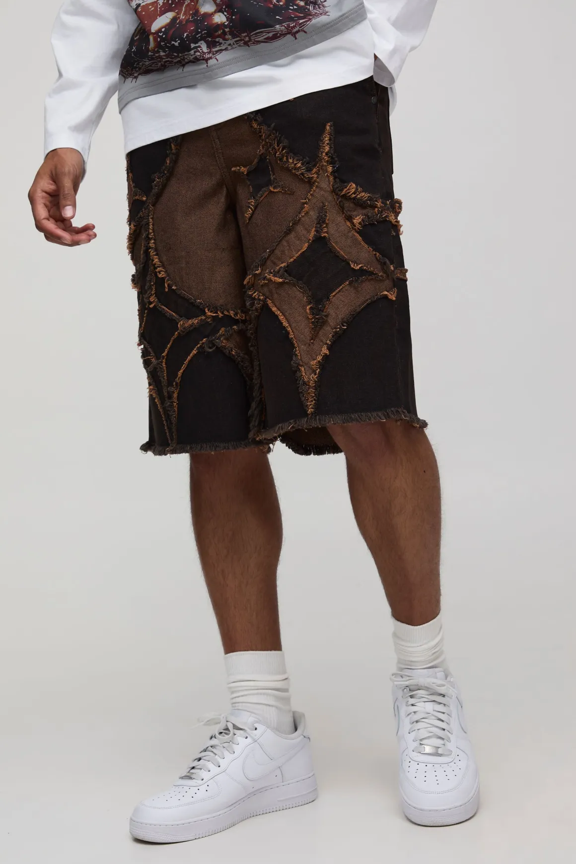 Jorts marron lavé avec appliqué étoile, coupe régulière