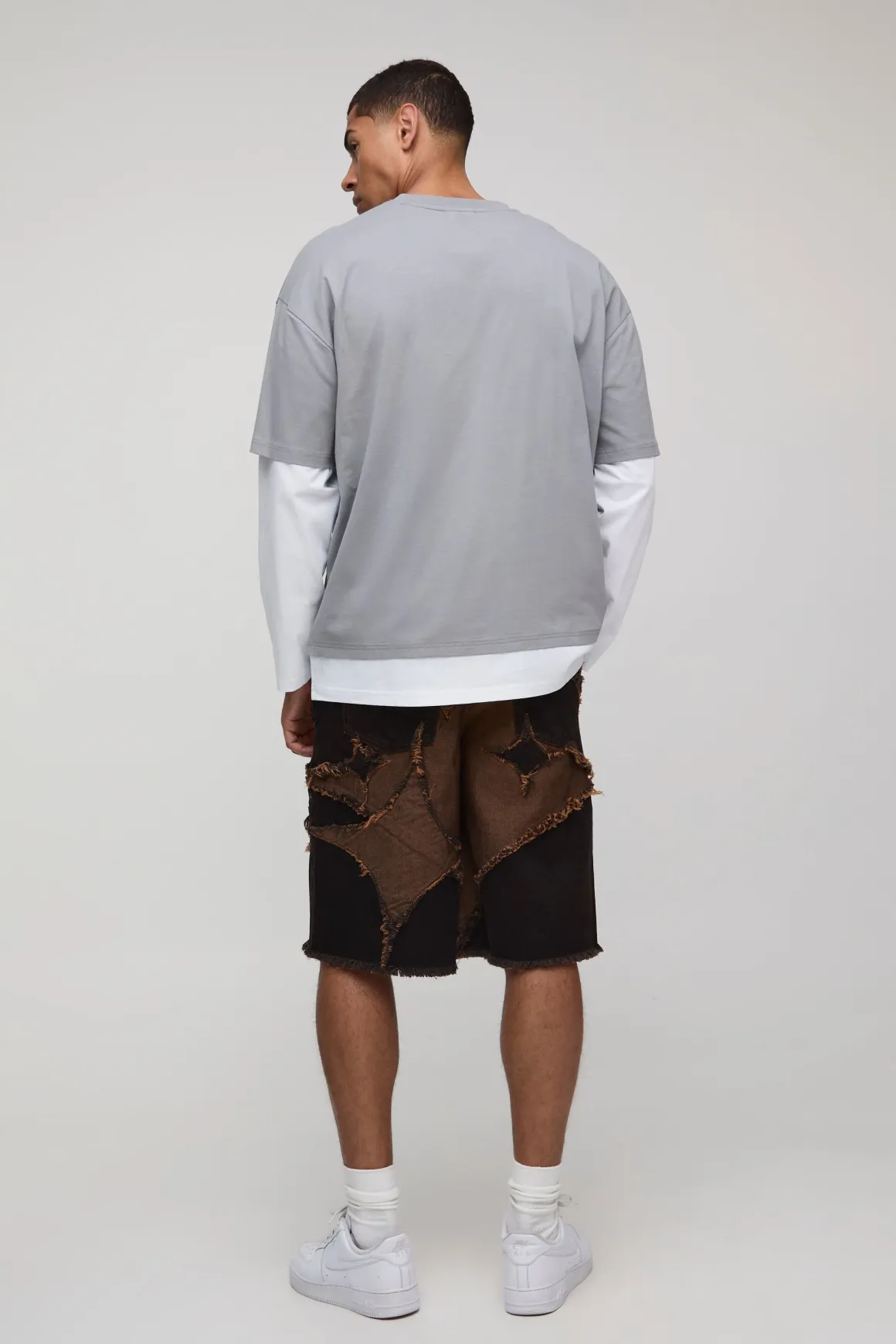 Jorts marron lavé avec appliqué étoile, coupe régulière