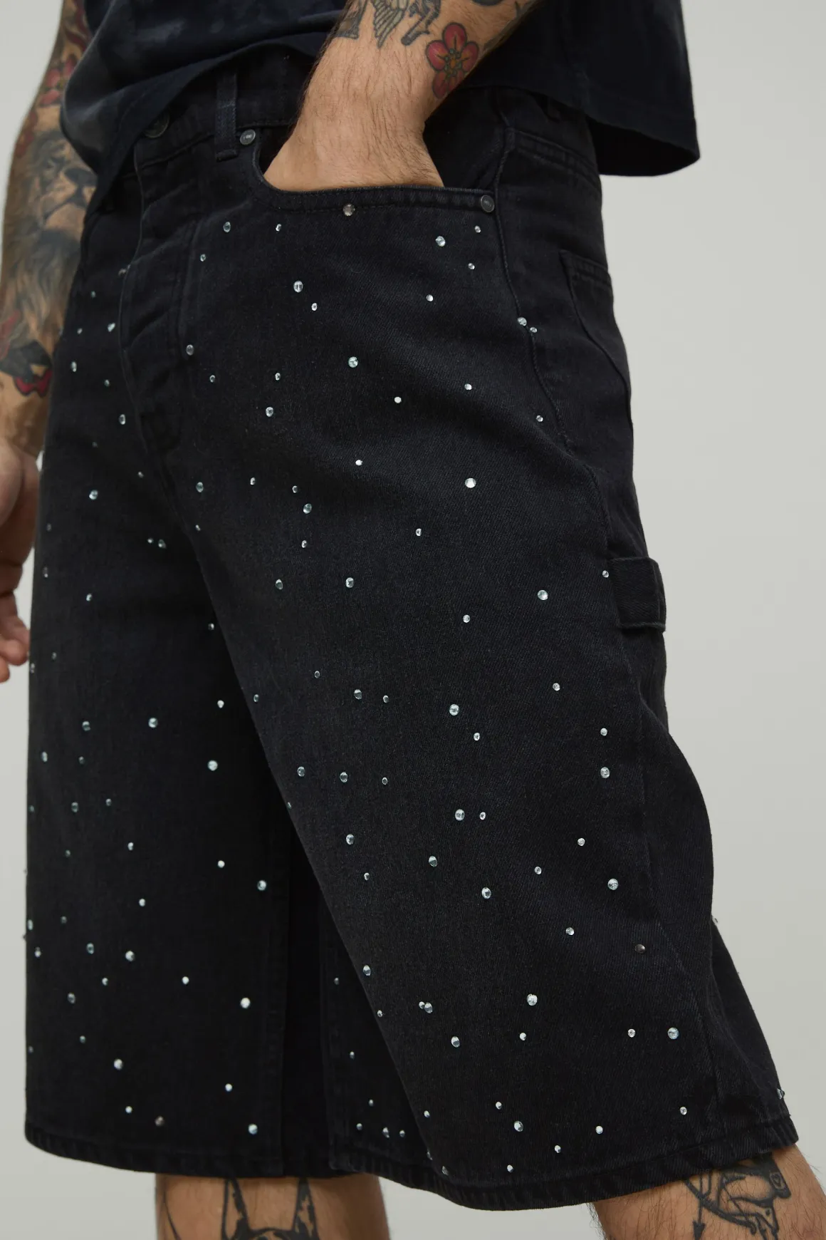Jorts sur-dye ornés de strass partout