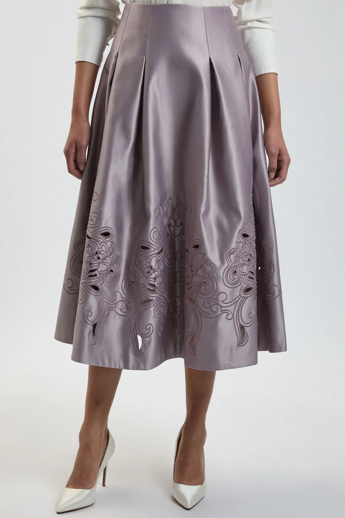 Jupe Ample En Satin Ajusté Avec Découpes Ajourées