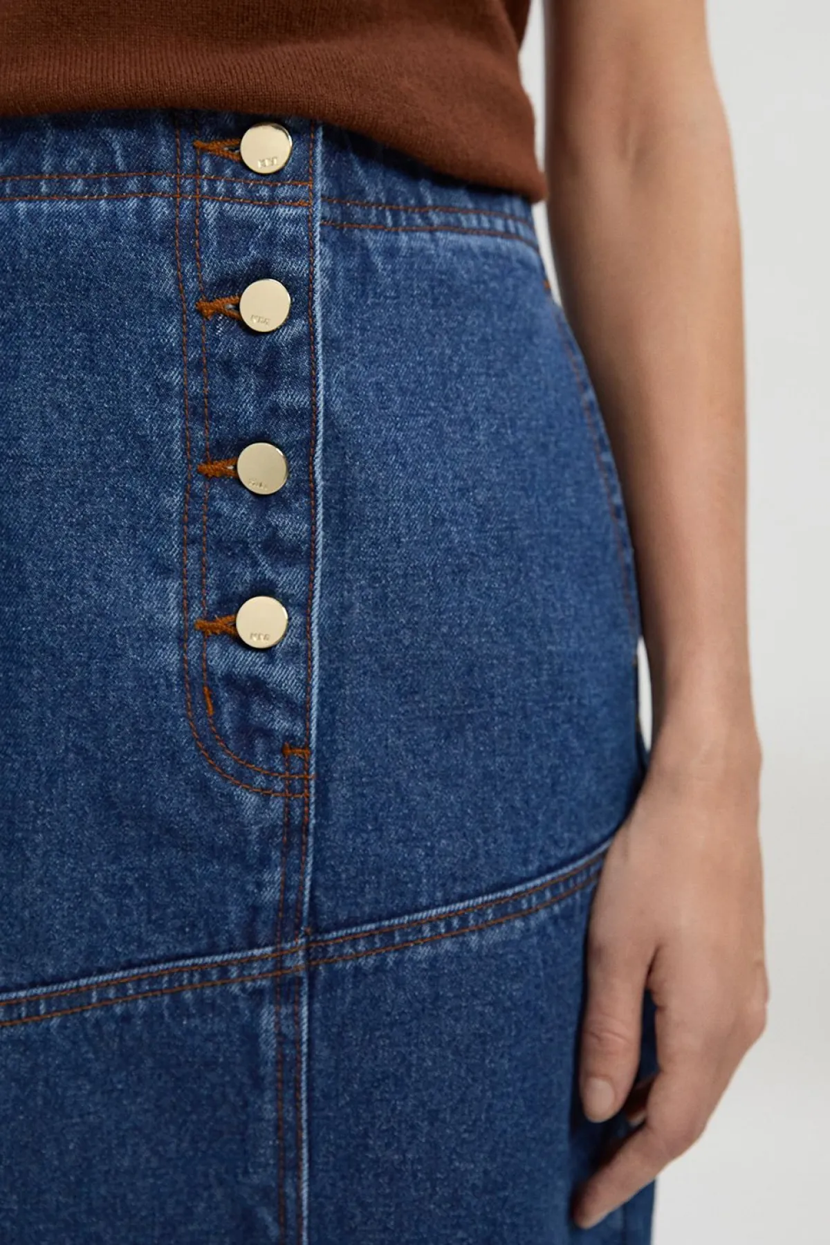 KarenMillen Jupe en Jean Asymétrique Boutonnée Devant Coupe Évasée<Femme Jupes|Denim