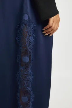 Jupe midaxi Plus en satin avec bordure en dentelle