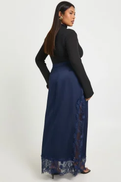 Jupe midaxi Plus en satin avec bordure en dentelle