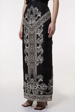 Jupe midi en organdie tissée brodée