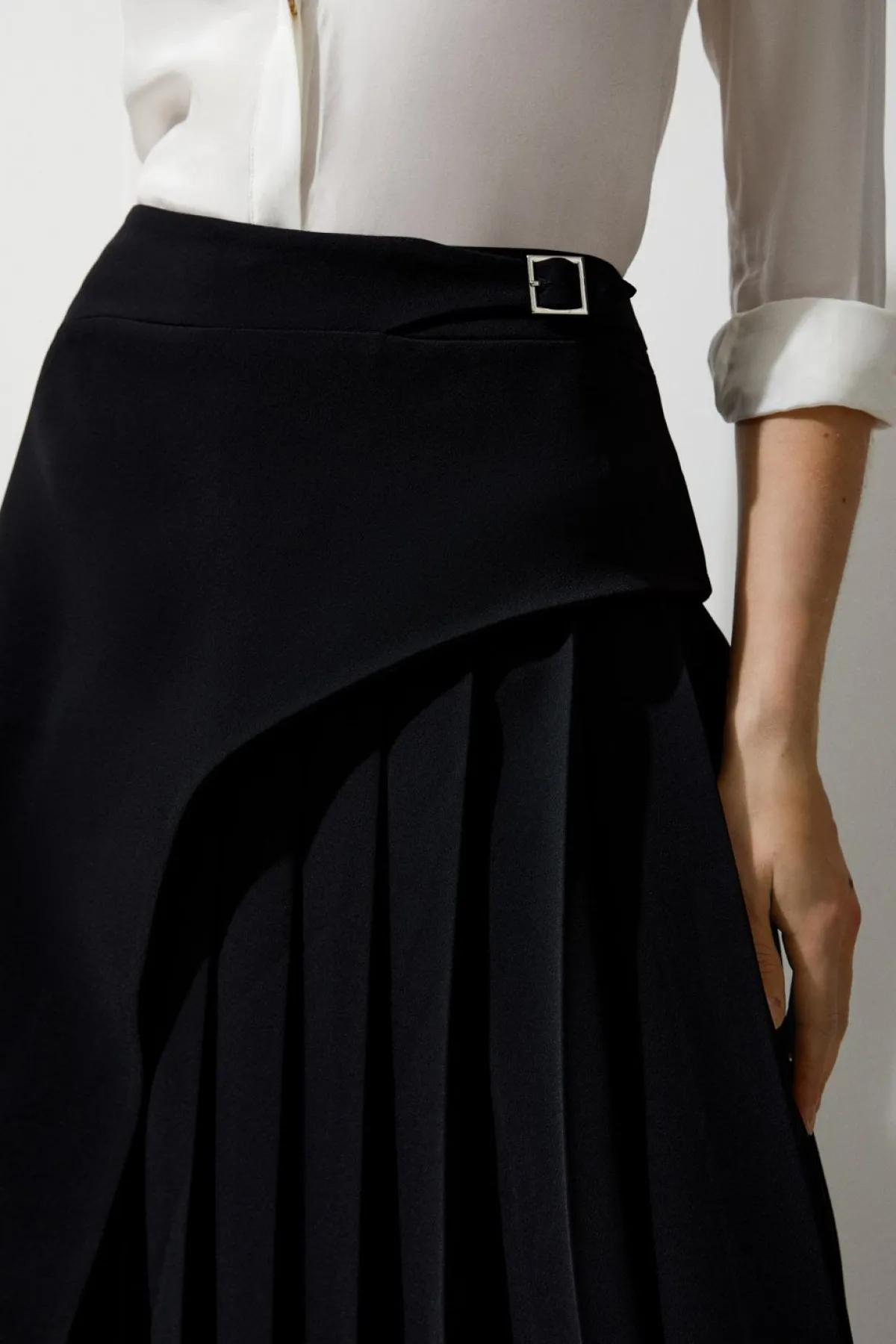 KarenMillen Jupe Midi Plissée Petite Avec Détail De Boucle Ajustée<Femme Jupes|Jupes