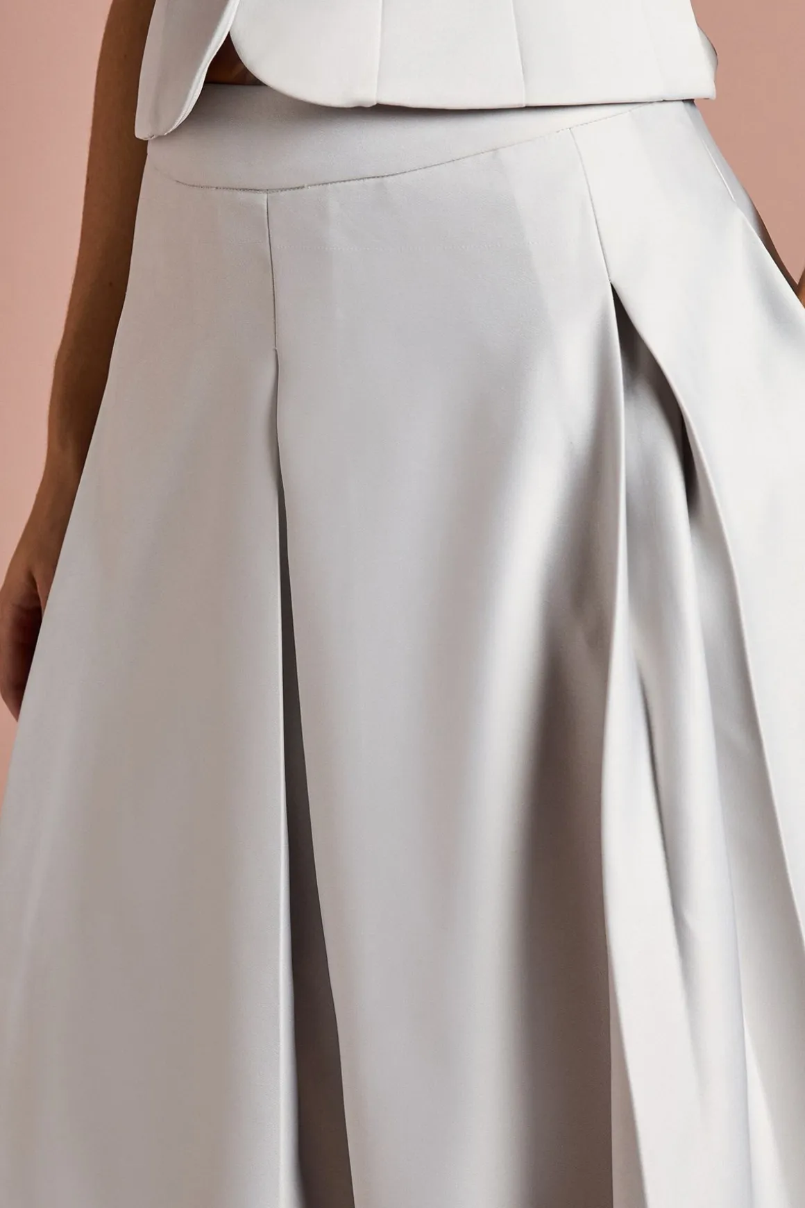 Jupe Midi Évasée en Satin à Plis Devant