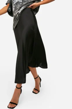 boohoo Jupe Mi-longue En Satin Petite<Femme Jupes|Jupes