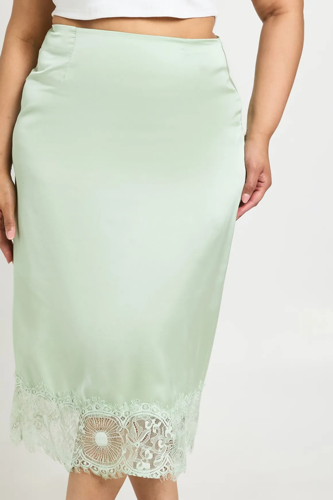 Jupe Mi-longue Satinée Grande Taille Avec Bordure En Dentelle