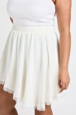 Jupe Mini Asymétrique Grande Taille À Texture Crêpe Et Bordure En Dentelle