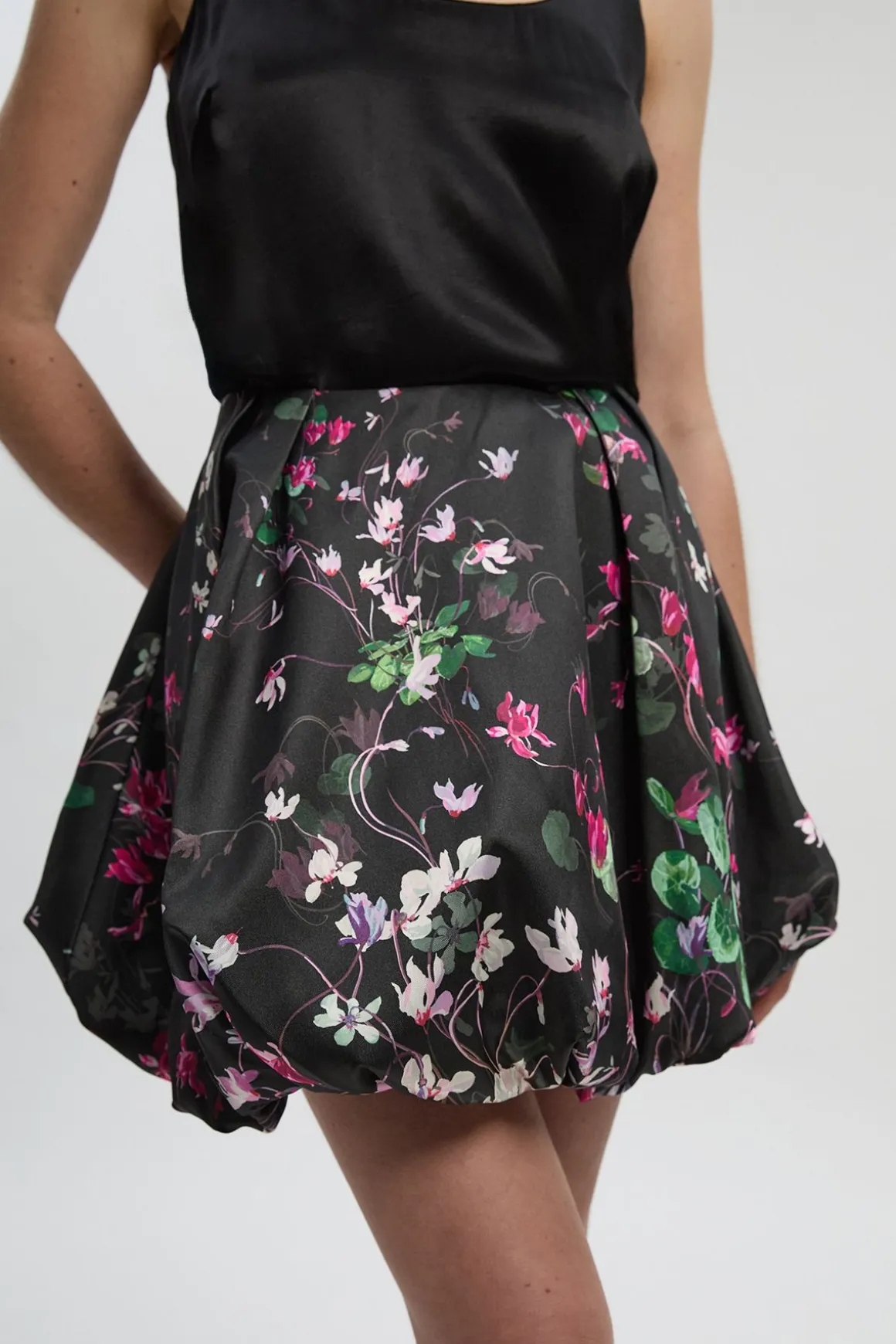 Jupe Mini Boule Bouffante en Sergé à Motifs Floraux Épars