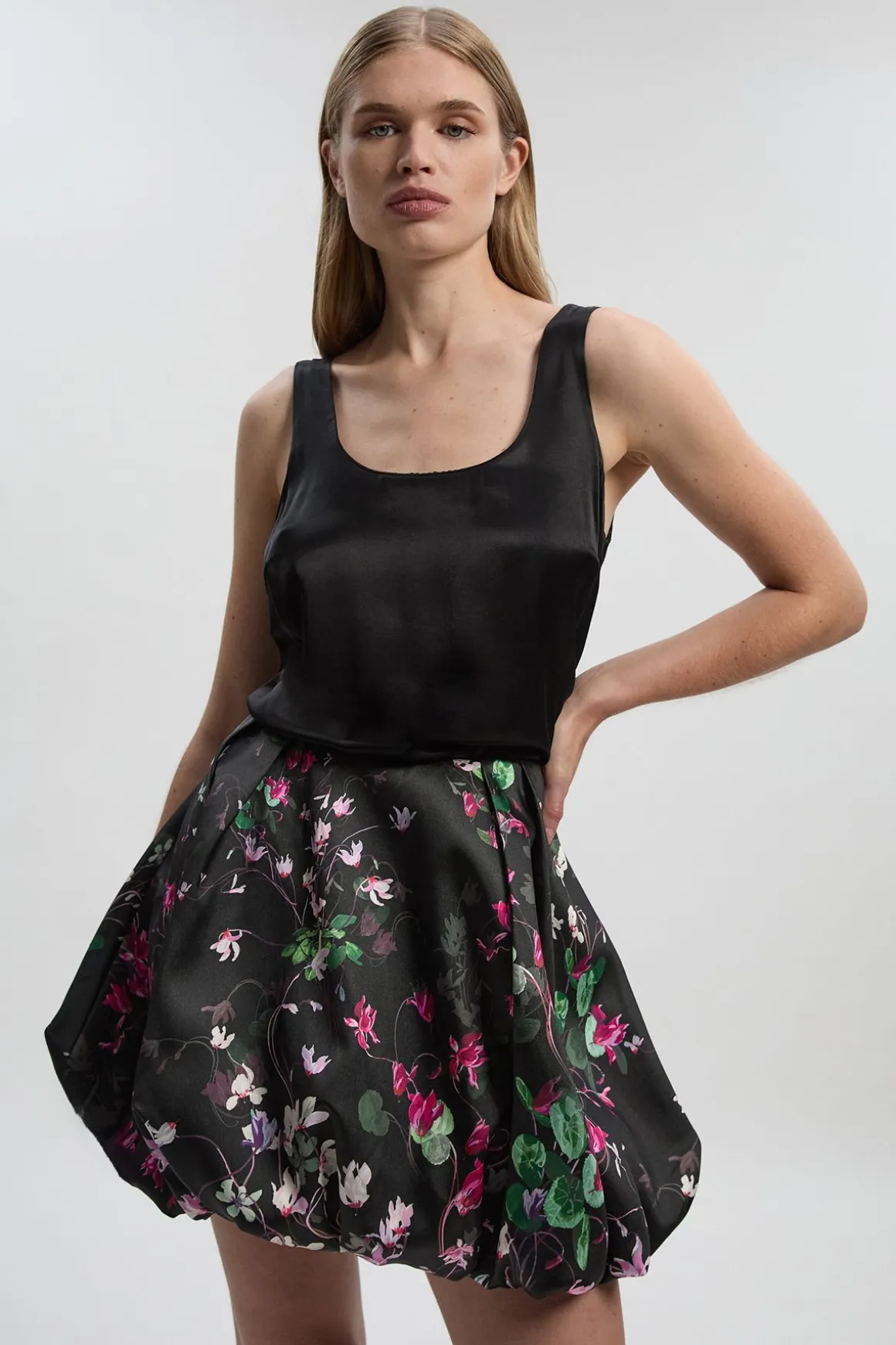 Jupe Mini Boule Bouffante en Sergé à Motifs Floraux Épars