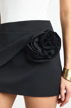 Jupe mini en crêpe twist aux détails roses