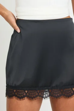 Jupe Mini En Satin Avec Bordure En Dentelle Petite