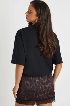 Jupe mini en satin avec bordure en dentelle léopard