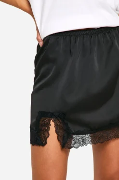 Jupe mini en satin avec bordure de dentelle tall