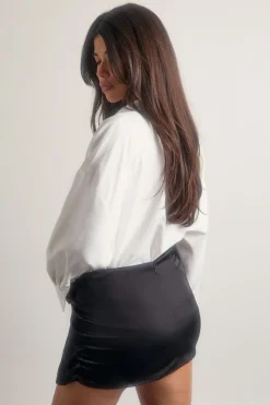 Jupe mini en satin avec insert en dentelle