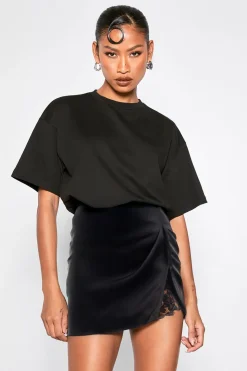 Jupe mini en satin avec insert en dentelle