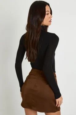 Jupe mini en satin avec insert de dentelle à taille haute