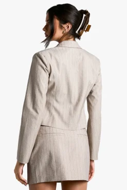 Jupe mini à fines rayures sur mesure