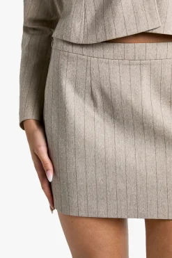 Jupe mini à fines rayures sur mesure