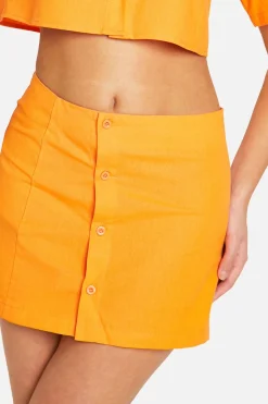 Jupe mini à l'aspect lin avec boutons à l'avant