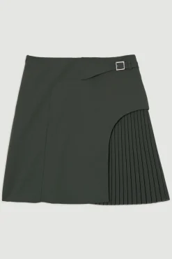 Jupe Mini Plissée Ajustée avec Détail Boucle