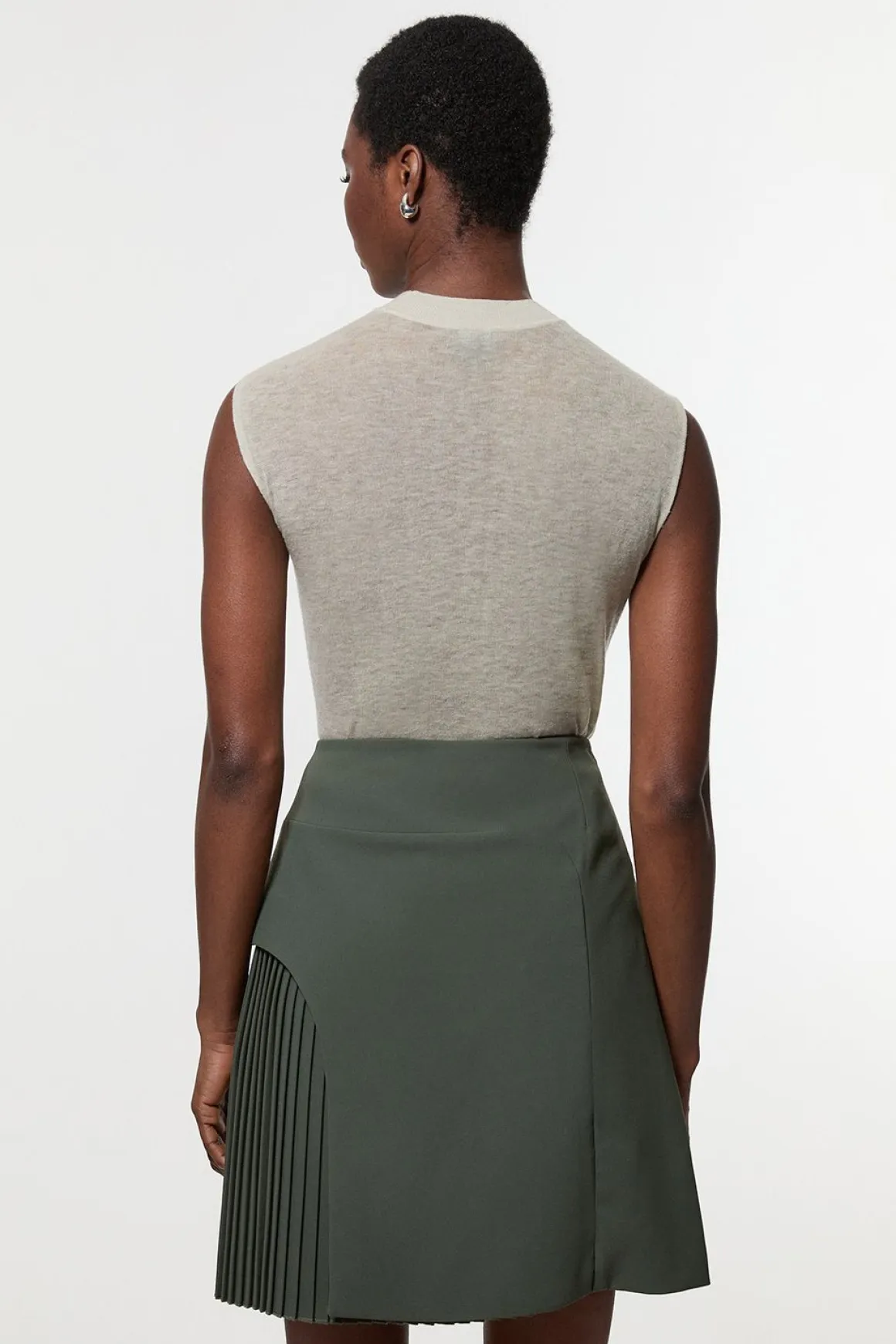 Jupe Mini Plissée Ajustée avec Détail Boucle